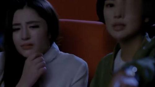 日韩女同学电影院视频,电影院里的青春记忆